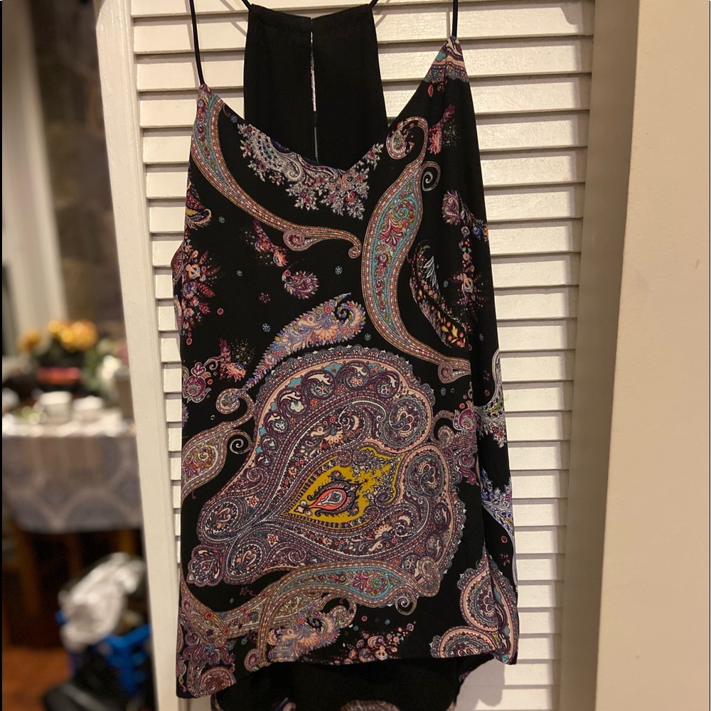 Unique design flowy tank